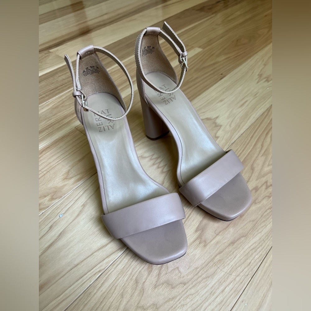 Naturalizer Joy Ankle Strap Sandal / Barely Nude Leather / 8.5 / 3 3/4" heel